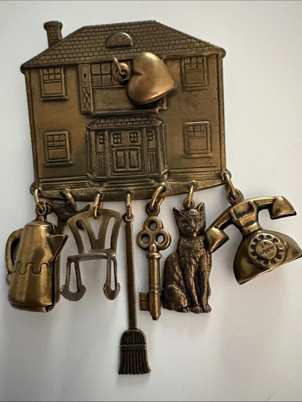 Vintage-Inspired House Charm Brooch in Brass Tone - Decorative Women’s Brooch